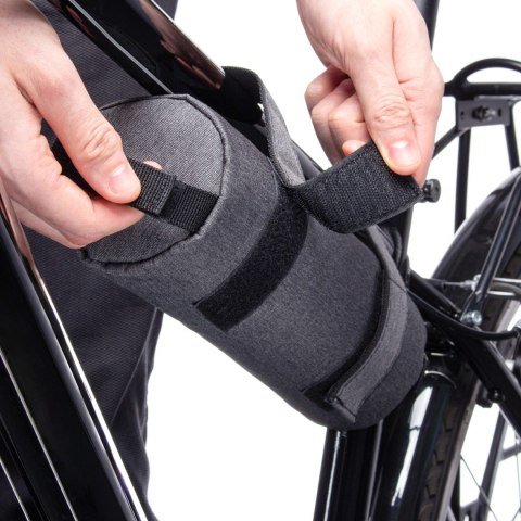Torba rowerowa termiczna na bidon butelkę mocowana do ramy lub kierownicy 0.7L szara Torba rowerowa termiczna na bidon butelkę mocowana do ramy lub kierownicy 0.7L szara