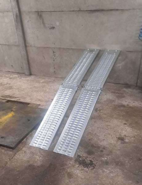 Rampy stalowe składane 180 cm 400 kg antypoślizgowe 2 sztuki najazdy Bituxx Rampy stalowe składane 180 cm 400 kg antypoślizgowe 2 sztuki najazdy Bituxx