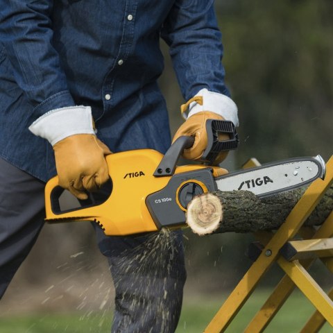 Piła łańcuchowa STIGA CS 100e 20V 4Ah 25cm lekka 3.65kg do gałęzi