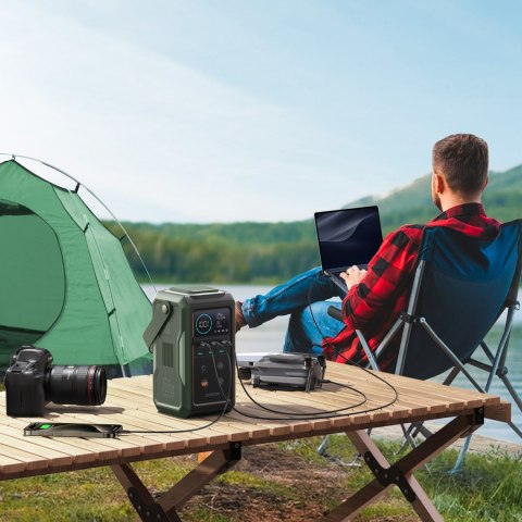 Powerbank turystyczny 75000mAh 100W USB-C USB-A lampka sygnał SOS - zielony Powerbank turystyczny 75000mAh 100W USB-C USB-A lampka sygnał SOS - zielony
