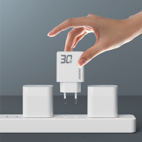 Ładowarka sieciowa GaN 30W USB-A - USB-C z kablem USB-C - biała Ładowarka sieciowa GaN 30W USB-A - USB-C z kablem USB-C - biała