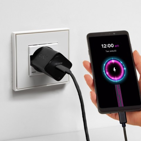 Kabel przewód w oplocie USB-C 60W 1.5m - czarny Kabel przewód w oplocie USB-C 60W 1.5m - czarny