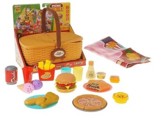 Zestaw piknikowy w koszyku