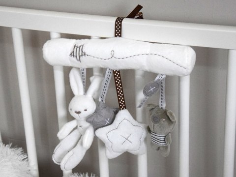 Urocza miękka zawieszka do wózka łóżeczka grzechotka melodyjka ZA5714